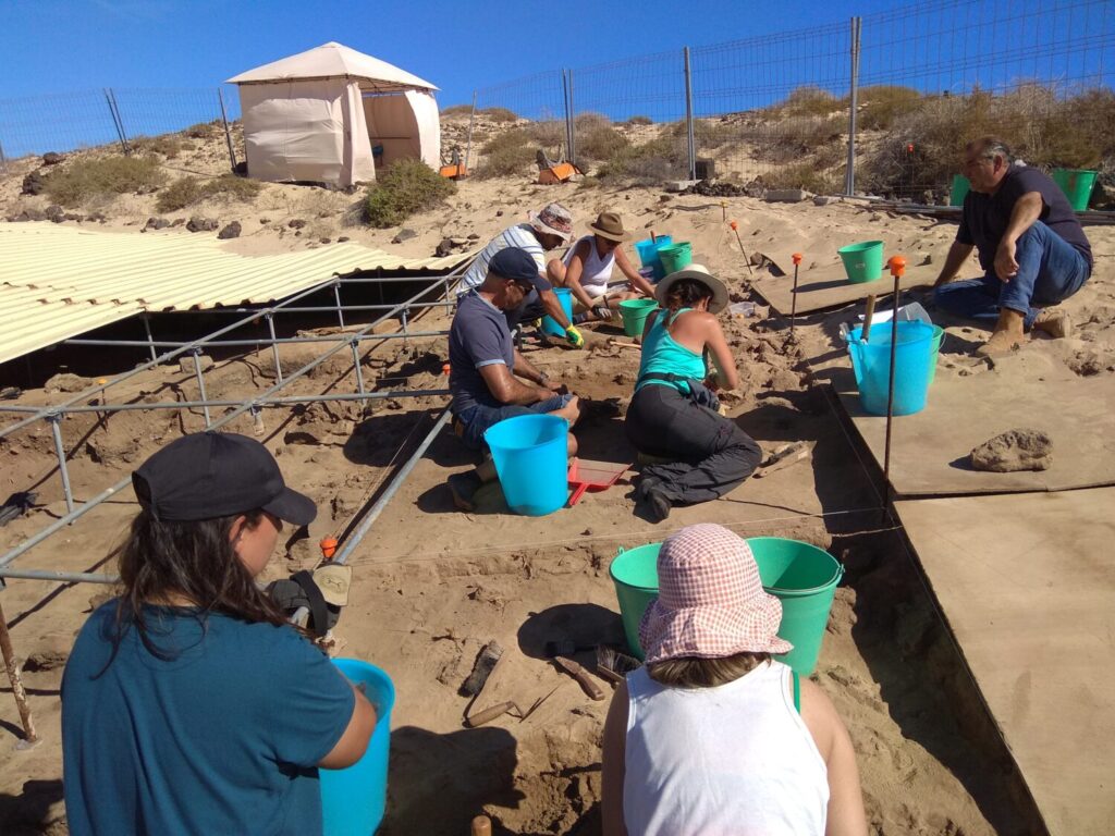 Canarias celebra el Día Internacional de la Arqueología. Campaña arqueológica en Isla de Lobos/ Cabildo de Tenerife.