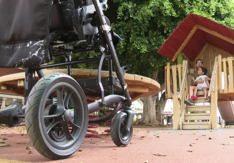 Jesús, un niño tinerfeño con una enfermedad neurodegenerativa única en España