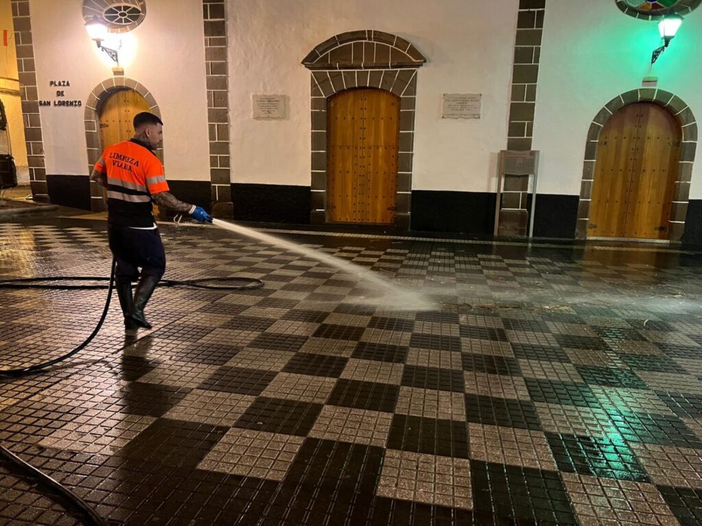 El Ayuntamiento activa un dispositivo especial de limpieza para los Fuegos de San Lorenzo