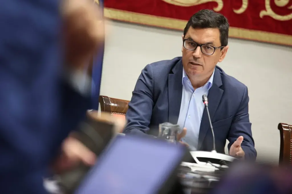 Obras Pública saca a licitación la reforma del proyecto La Caldereta-La Grama, en La Palma. En la imagen, Pablo Rodríguez, consejero de Obras Públicas, Vivienda y Movilidad del Gobierno de Canarias.