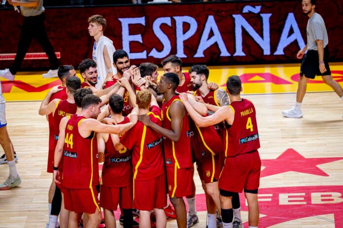 España sigue creciendo en la victoria ante República Checa