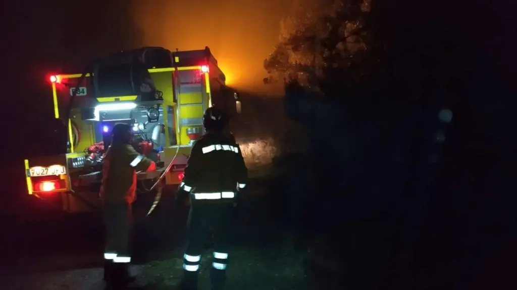 El Cabildo de La Palma a través de un mensaje en la red social 'X',  ha informado que se encuentra controlado el conato de incendio en Cueva de Agua, en Garafía (La Palma) de unos 2.500 metros cuadrados. Cabildo de La Palma.