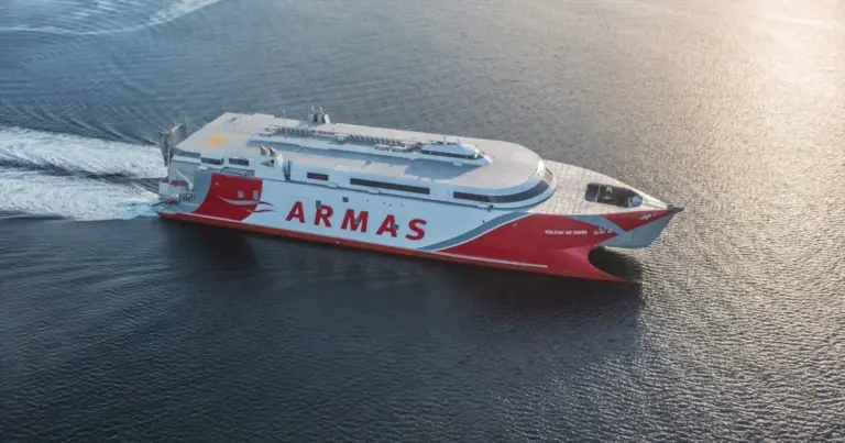 Armas Trasmediterránea confirma el acuerdo de venta de sus operaciones a Baleària