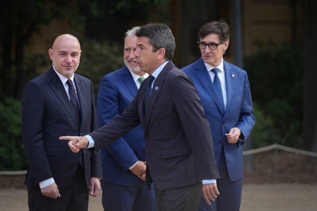 Canarias aumentará en 250 millones de euros el gasto por intereses de su deuda. El delegado del Gobierno en Cataluña, Carlos Prieto; el ministro de Política Territorial, Ángel Víctor Torres; el presidente de la Generalitat valenciana, Carlos Mazón y el presidente de la Generalitat de Cataluña, Salvador Illa, en una foto de archivo. David Zorrakino / Europa Press.