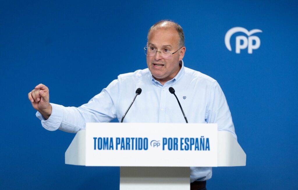 Tellado exige a Carolina Darias explicaciones sobre unos «contratos a dedo»