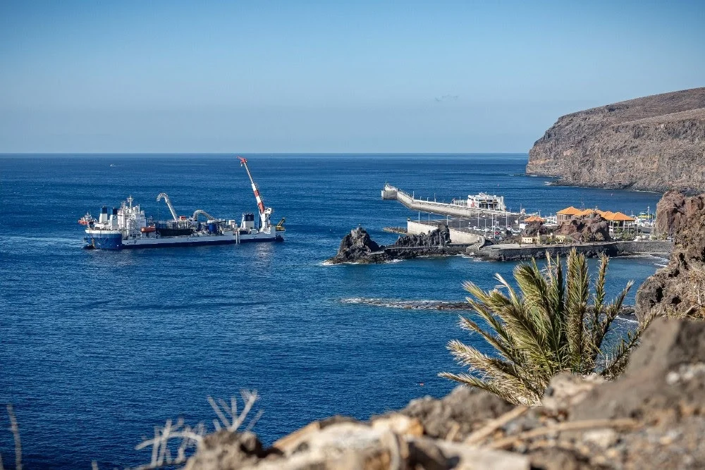 Red Eléctrica inicia el tendido del cable submarino que unirá Tenerife y La Gomera. Imagen cedida por Red Eléctrica.