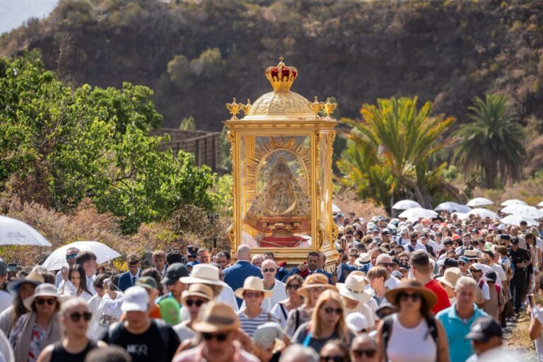 RTVC acompaña al pueblo palmero en la peregrinación de la Virgen de Las Nieves