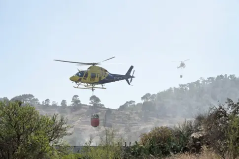 El Hierro espera dar por extinguido el incendio este fin de semana