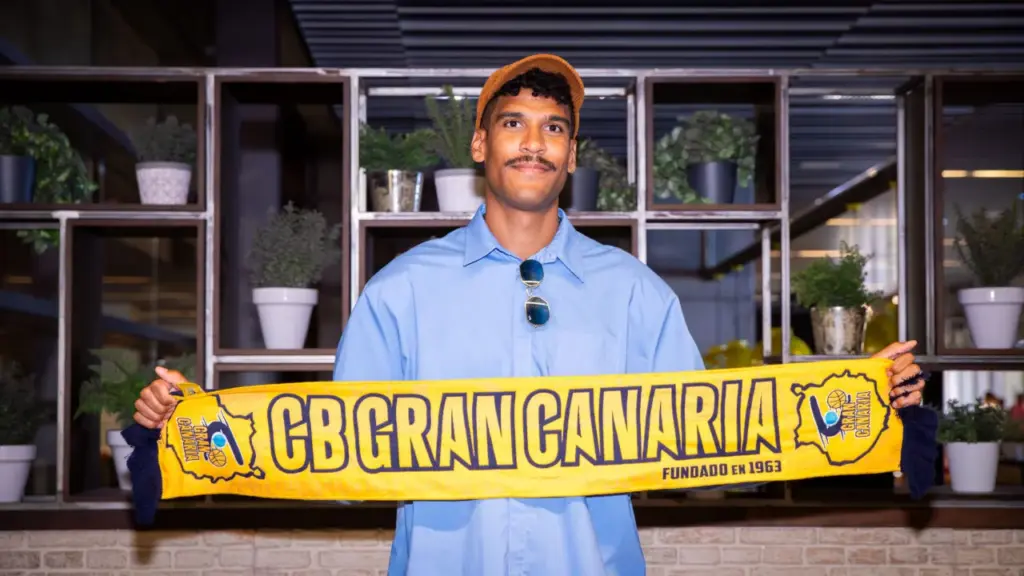 El jugador francés Louis Labeyrie a su llegada a la isla. Imagen Dreamland Gran Canaria