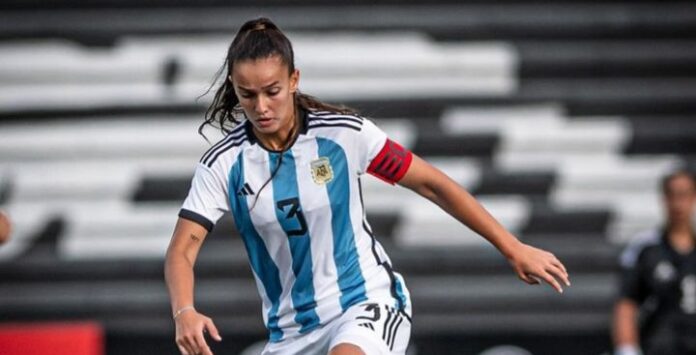 Milagros Martín durante un partido internacional con la selección argentina