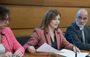 Nieves Lady Barreto, junto al viceconsejero de Administraciones y la DG de Transparencia, en una foto de archivo (1)