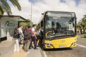 Guaguas Municipales despliega el horario de invierno con 400 conductores en servicio diario a partir de la próxima semana, tras el periodo habitual de vacaciones. Foto: Nacho González
