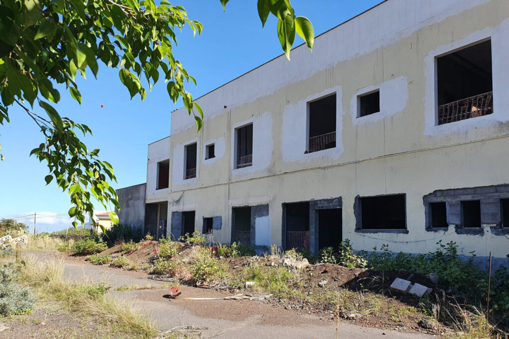 El Cabildo de El Hierro va a tramitar por la vía de urgencia la remodelación de la residencia de mayores de La Frontera, paralizada hace 7 años
