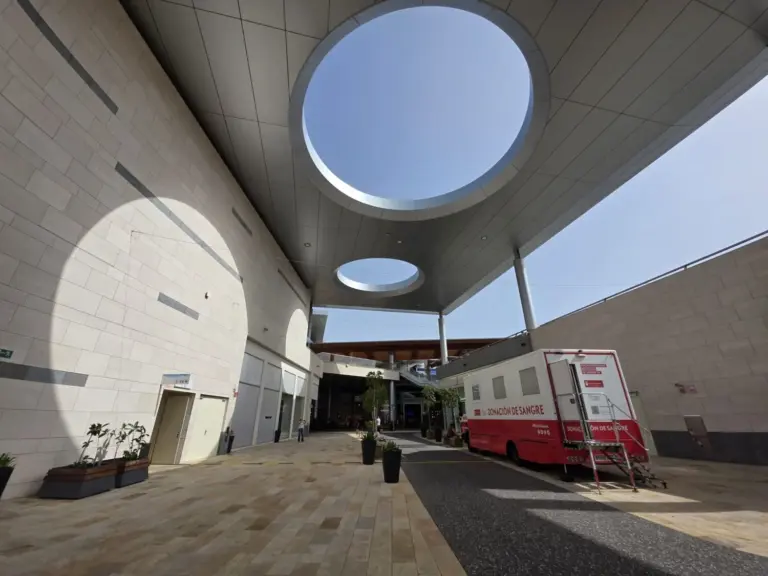 Canarias refuerza la campaña de donación de sangre con unidades móviles en centros comerciales