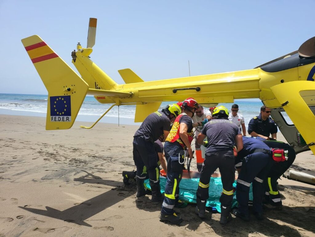 Rescatan a un hombre con síntomas de ahogamiento incompleto en la Playa de Montaña Arena