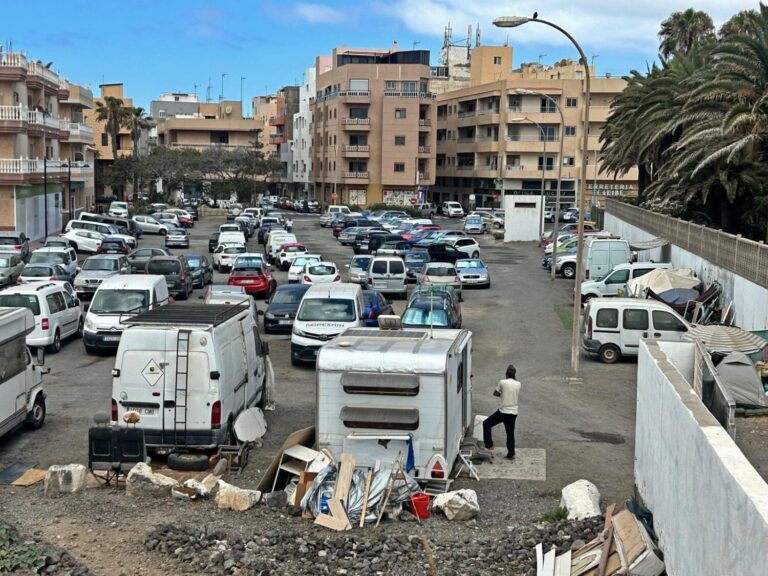 Denuncian «poblados» de caravanas en Arona