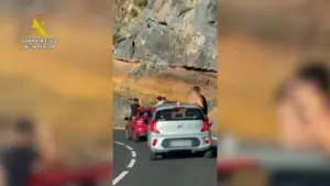 La Guardia Civil denuncia a ocho personas por conducción temeraria y por no hacer uso de los elementos de seguridad en el Parque Nacional del Teide
