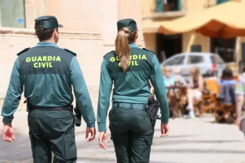 La Guardia Civil patrulla las islas con agentes de diversos países