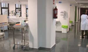Una paciente del Hospital Universitario Insular Materno-Infantil de Las Palmas de Gran Canaria denuncia como el calor afecta a su salud al no tener climatización la planta donde está ingresada