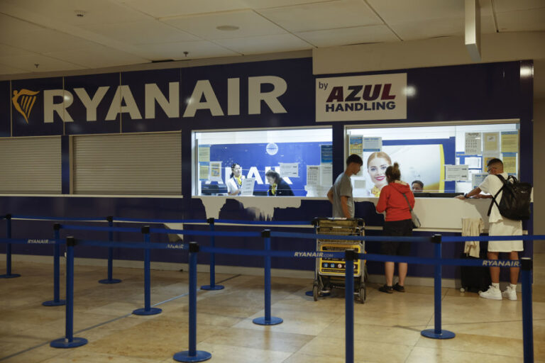 La huelga en el ‘handling’ de Ryanair comienza sin mayores incidentes aunque con retrasos