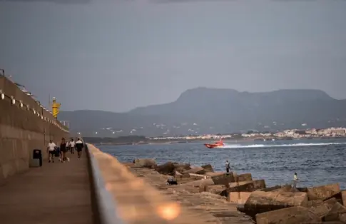 Doce migrantes desaparecidos tras saltar al agua desde una patera cerca de la isla de Cabrera, Baleares