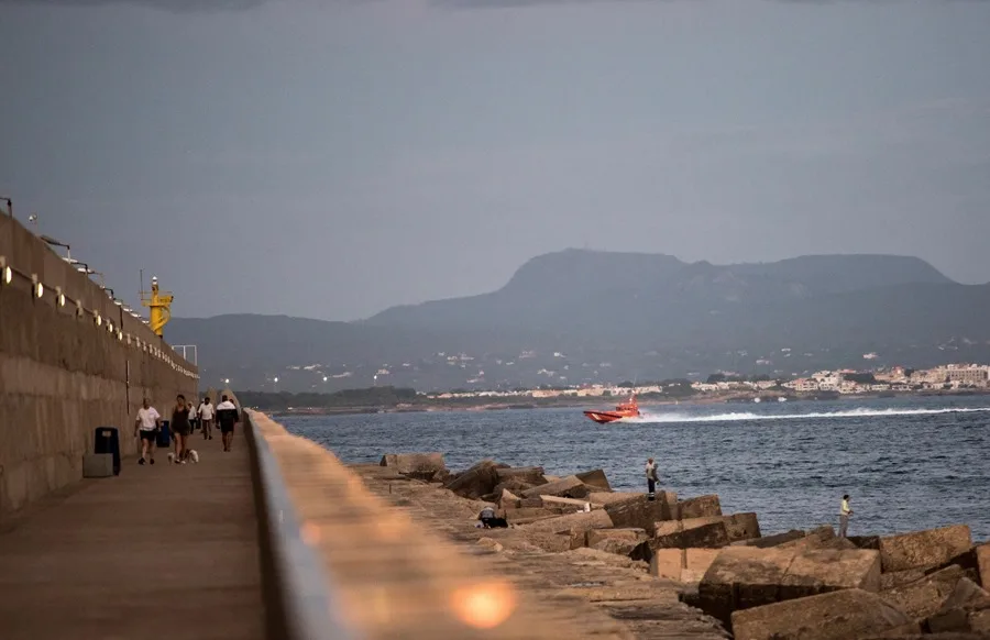 Doce migrantes desaparecidos tras saltar al agua desde una patera cerca de la isla de Cabrera, Baleares