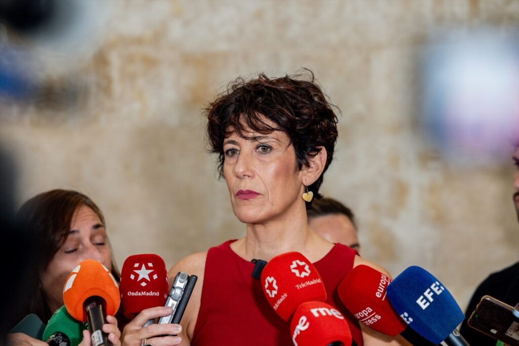 La ministra de Inclusión, Seguridad Social y Migraciones, Elma Saiz. Imagen Ricardo Rubio / Europa Press