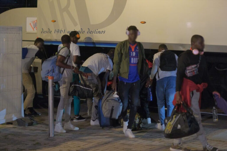 Madrid anuncia tres nuevos traslados de menores desde Canarias «en los próximos días»