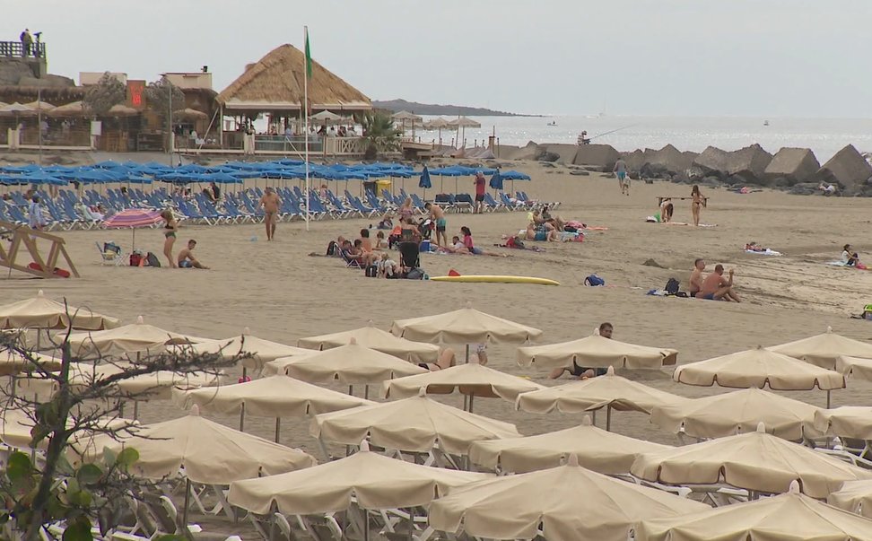 Las playas de Las Vistas, en Arona, y Las Canteras, en Las Palmas de Gran Canaria están en la lista de las playas más accesibles de España