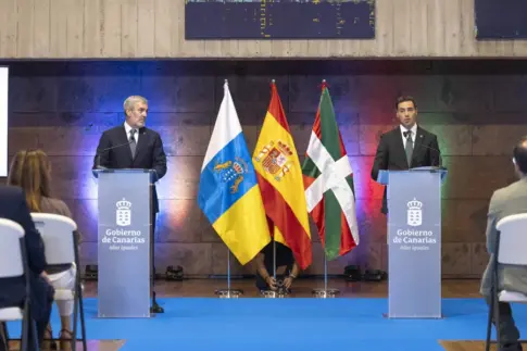 Clavijo y Pradales firman en Canarias un convenio bilateral sobre I+D+i