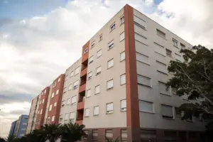 Anuncian la rehabilitación de 88 viviendas en Añaza con fondos europeos