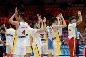 España busca asegurar su pase a octavos de final frente a Italia