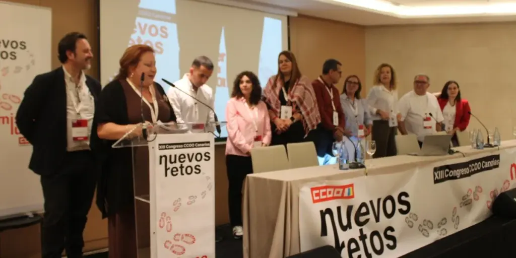 CCOO pide a Clavijo que CC apoye la reducción de la jornada laboral en el Congreso. Arriba, en la imagen, ante el atril, Vanesa Frahija, nueva secretaria general de CCOO Canarias.