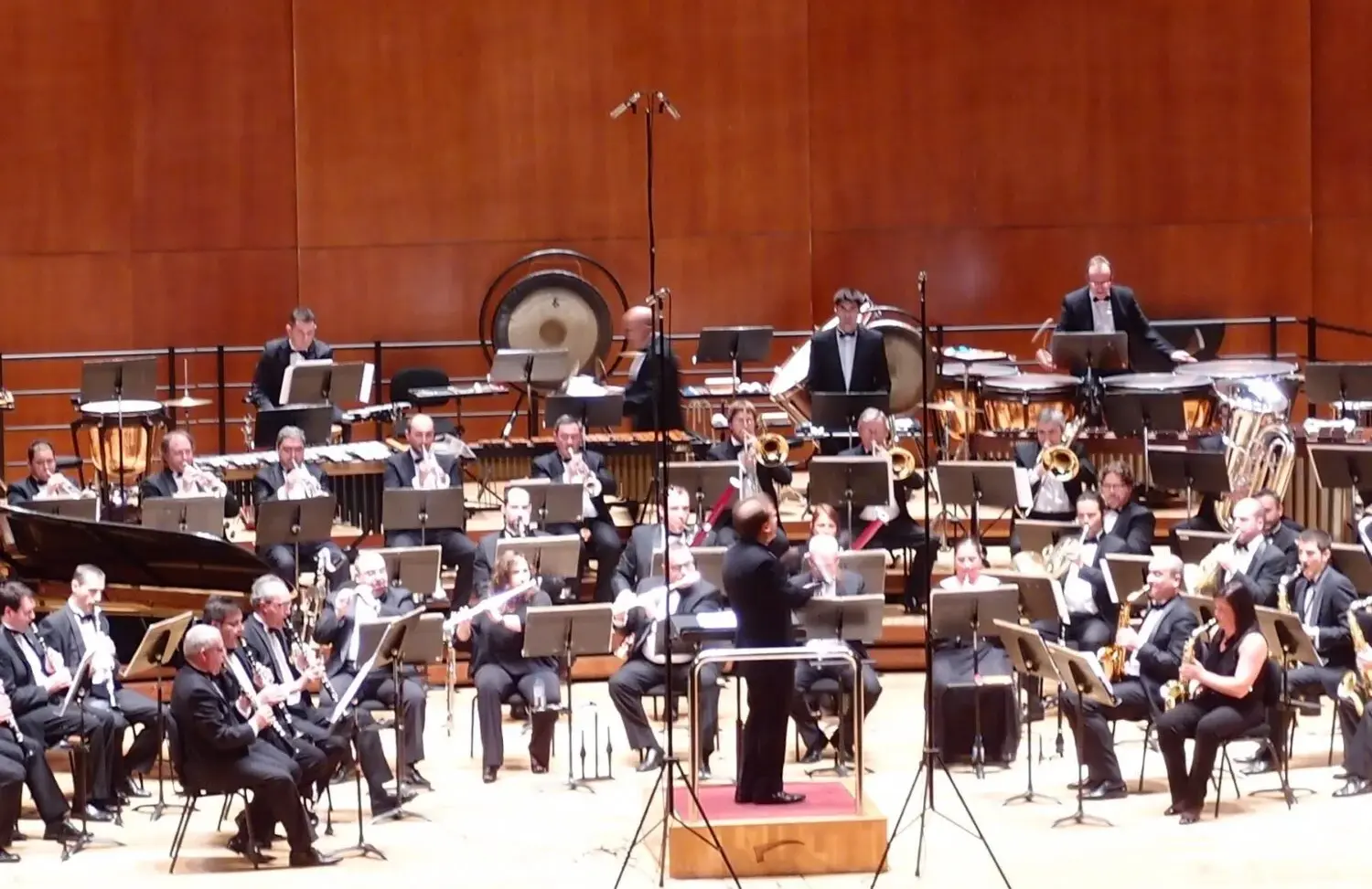 A sensual dance of shadows