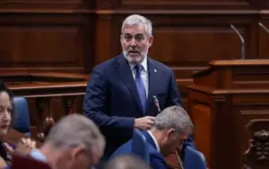 El presidente de Canarias, Fernando Clavijo, en el pleno del Parlamento de Canarias. Imagen Presidencia del Gobierno