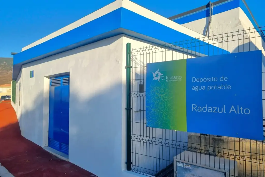 La puesta en marcha del reformado depósito de agua de Radazul Alto conllevará cortes del suministro la próxima semana.