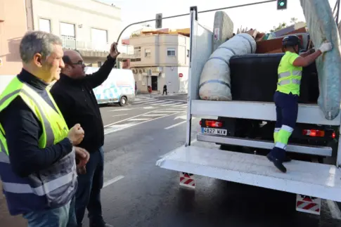 Tirar enseres en la calle te puede costar entre 1.500 y 3.000 euros