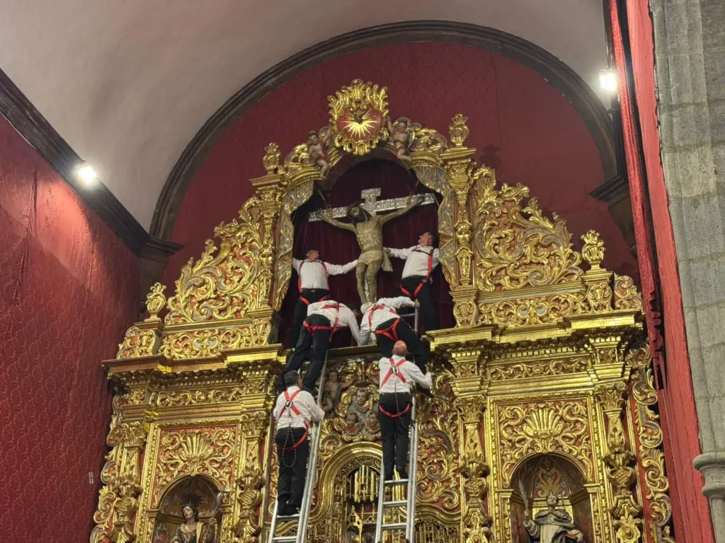 El Santo Cristo de Telde regresa a su altar tras diez días de devoción.  Imágenes cedidas por el Ayuntamiento de Telde.