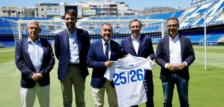 Emmasa y CD Tenerife refuerzan su colaboración sobre el uso responsable del agua