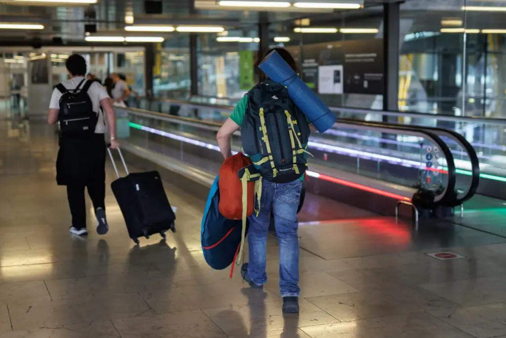 Marlaska considera “puntuales” las colas en el aeropuerto de Tenerife Sur
