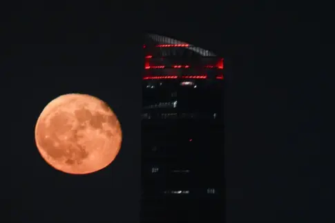 Las nubes amenazan la visibilidad del eclipse lunar de este domingo