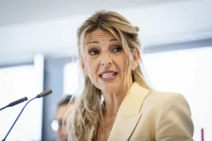 La ministra de Trabajo exige la retirada del buzón de la CEOE y lo ha dicho en las redes sociales al considerarlo "ilegal" e "inmoral"