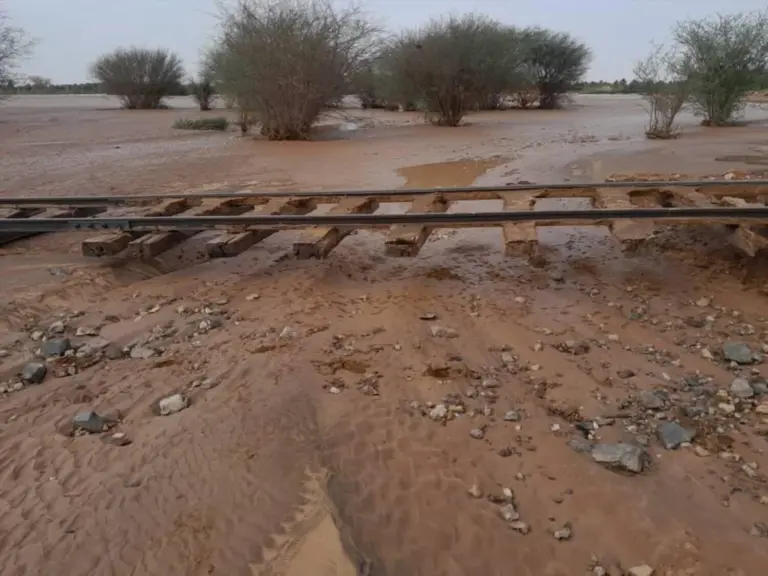 La tierra sepulta una aldea con 1.000 personas en Sudán y deja un único superviviente