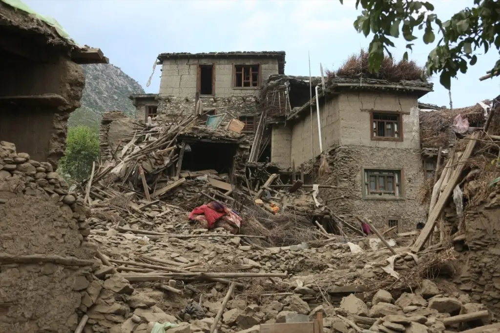 Más de 1.100 los muertos y 3.250 los heridos por el terremoto en el este de Afganistán. Europa Press.