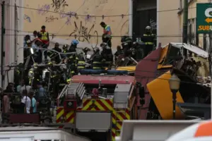 Un funicular descarrila en Lisboa dejando 15 muertos