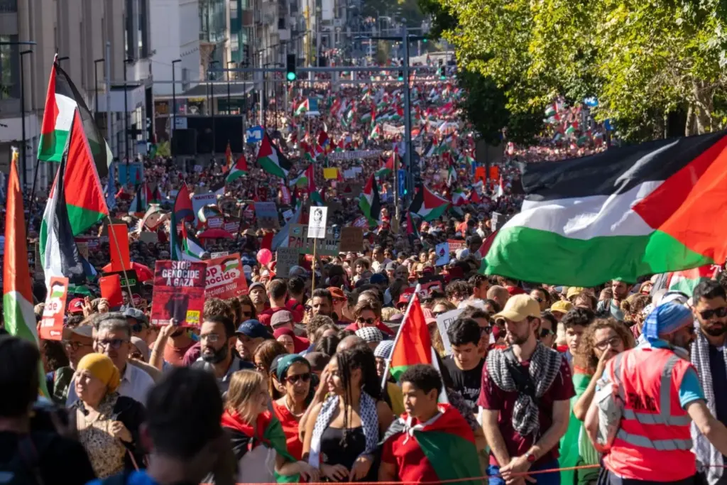 Cerca de 110.000 personas piden en Bruselas sanciones más estrictas contra Israel en apoyo a Palestina