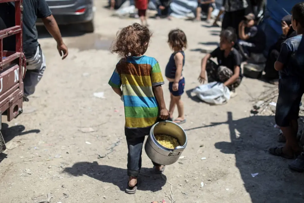 Las autoridades gazatíes denuncian el aumento de los fallecimientos por hambre y desnutrición tras la ofensiva de Israel