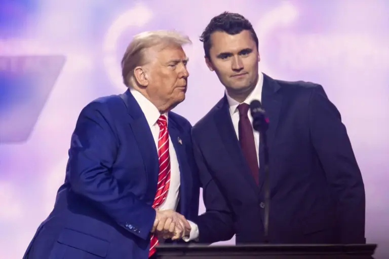 Matan al comentarista Charlie Kirk en un tiroteo en la Universidad de Utah