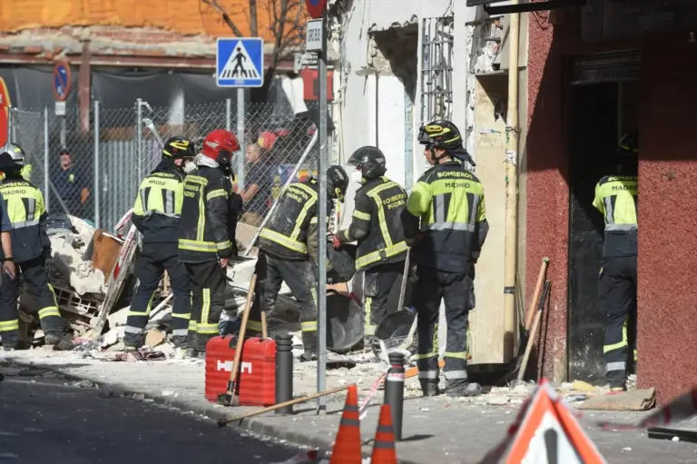 Una explosión en un bar de Vallecas deja 25 heridos, tres graves