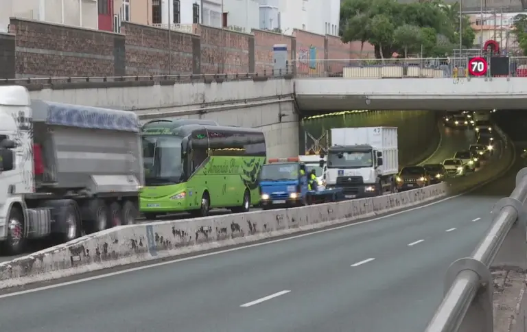 La avería de una guagua provoca retenciones en Las Palmas de Gran Canaria